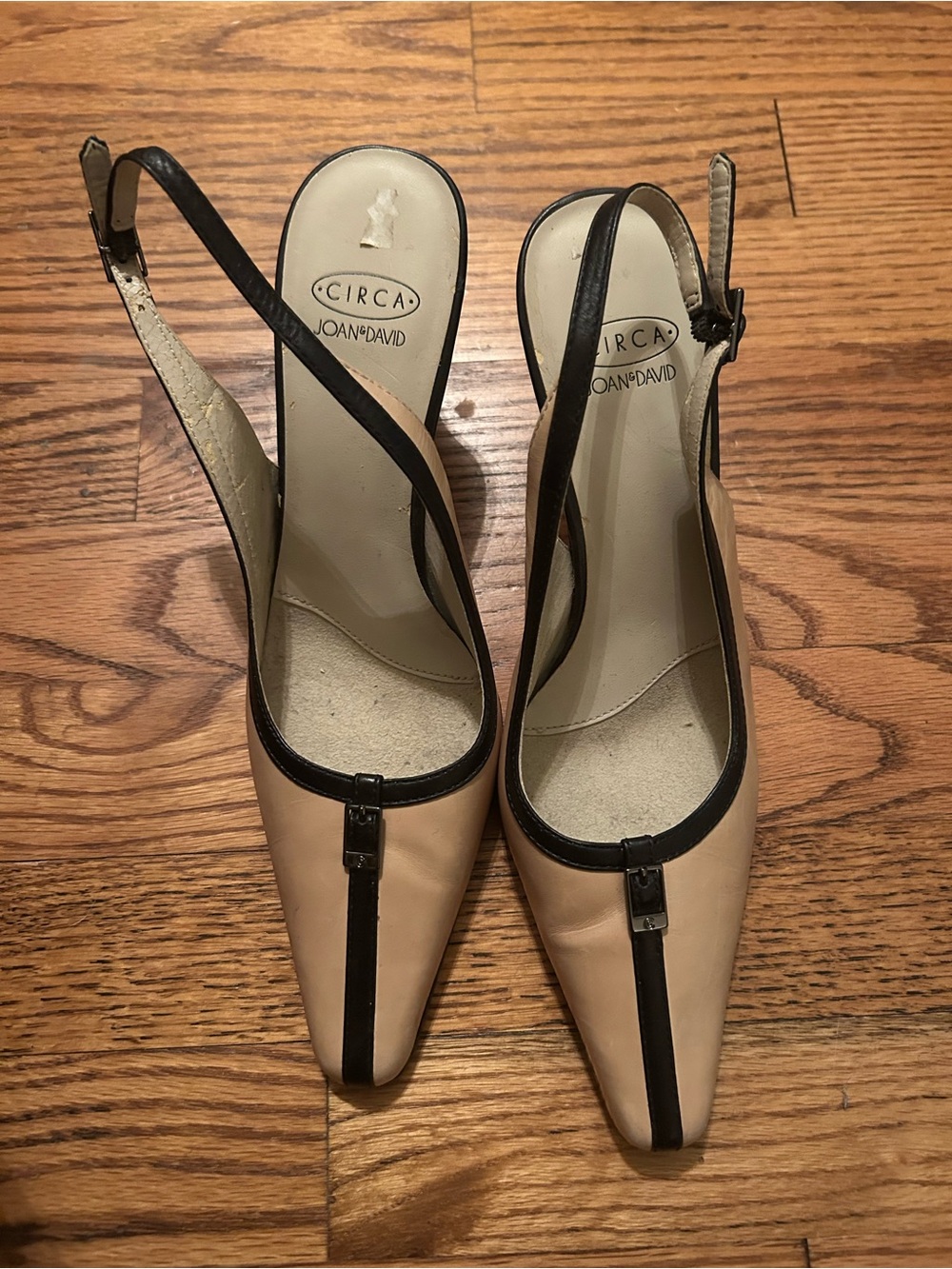 Circa Joan & David Preppy Women’s 7.5M Cream & Black Y2k Leather Kitten Heels